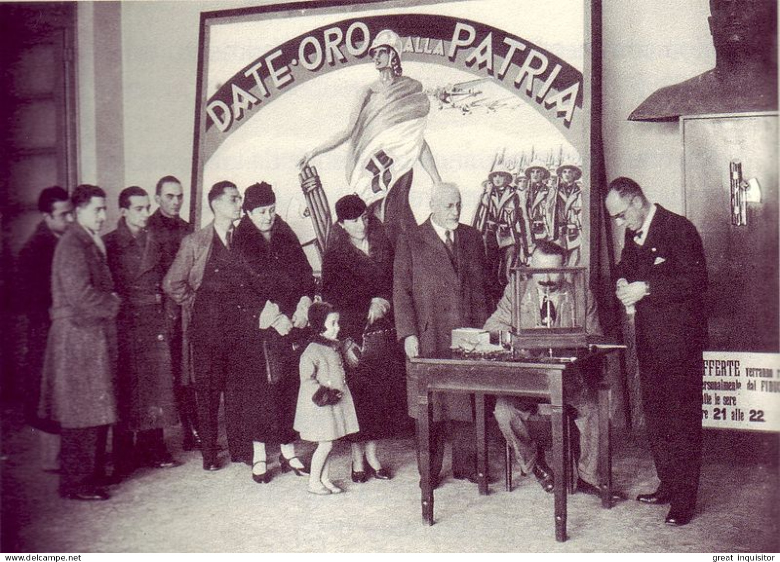 CATENINA DI PROPAGANDA DEL REGIME FASCISTA ANNI ‘30 COSIDDETTA “DIEDE ORO ALLA PATRIA” CON CIONDOLI A STERLINA