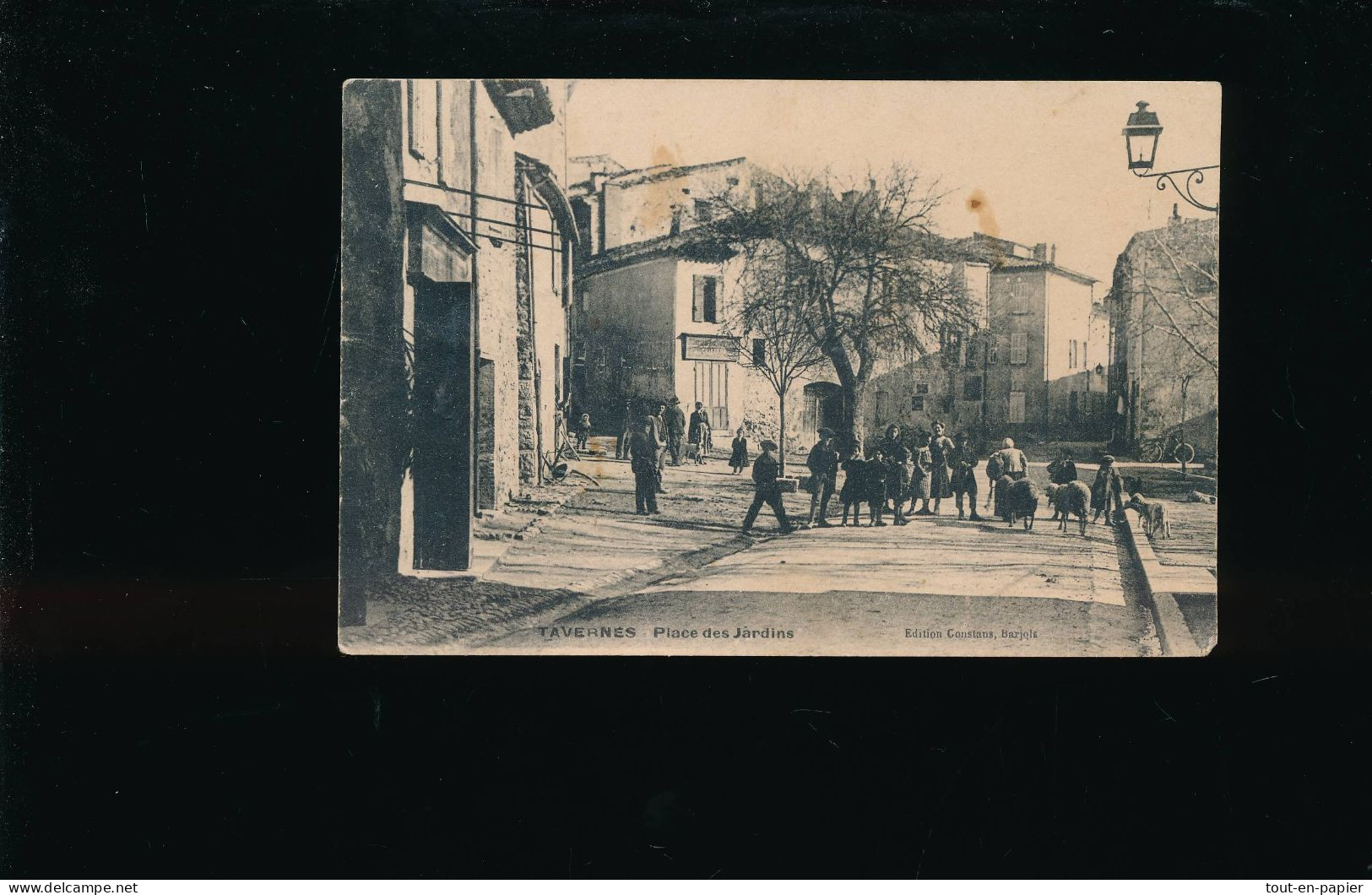 CPA- 83 - Tavernes - Place Des Jardins - Carte écrite - Tavernes