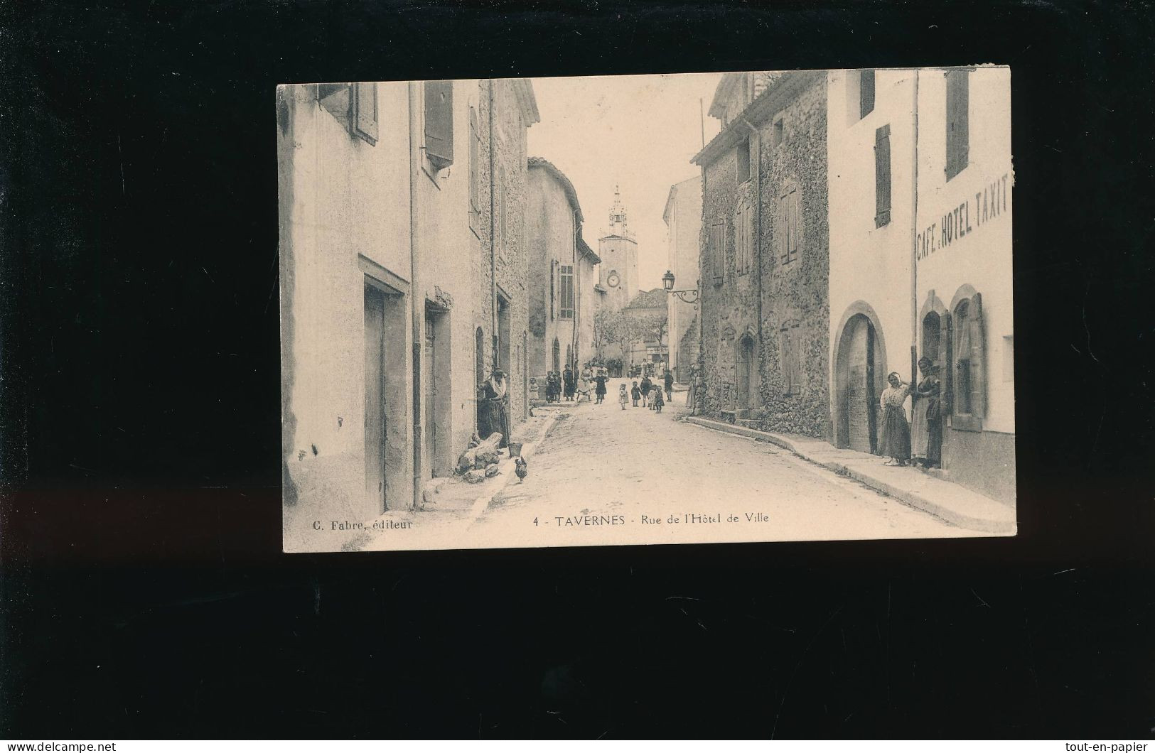 CPA- 83 - Tavernes - Rue De L'Hôtel De Ville  ( Grand'rue ) - Café Hôtel Taxit Vers La Poste - écrite Voyagée - Tavernes