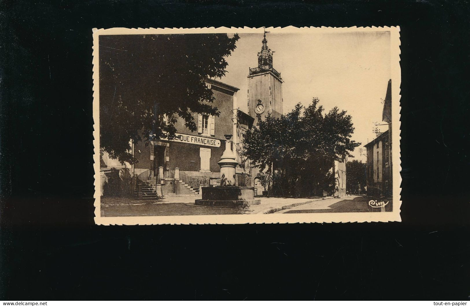 CPA- 83 - Tavernes - Place De La Mairie - Tavernes