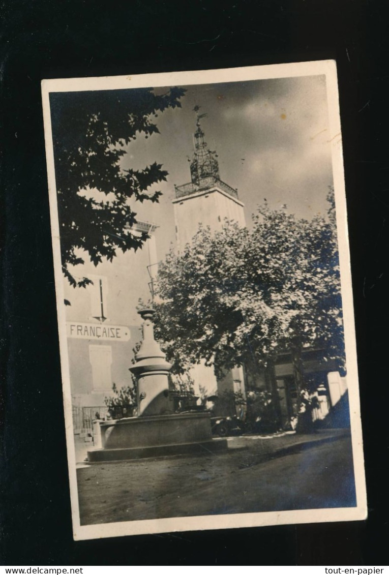 CPA- 83 - Tavernes - La Place De La Mairie Et Le Clocher ( Campanile )  Fontaine - Tavernes