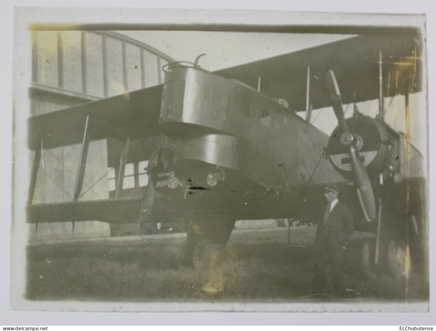Plaque Photo Avion Biplan Bimoteur Bombardier Devant Hangar Années 1920 - Plaques De Verre