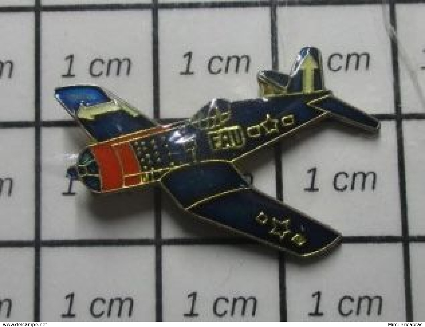 1218a Pin's Pins / Beau Et Rare / AVIATION / AVION F4-U CORSAIR FIN DES 40's US MARINES ? - Avions