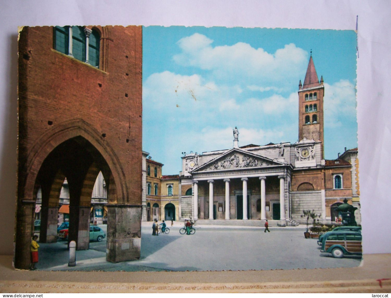 1962 - Cremona - Chiesa Di S. Agata -Portico Palazzo Cittanova - Chiosco - Auto Fiat Giardinetta(?) - Animata - Cremona