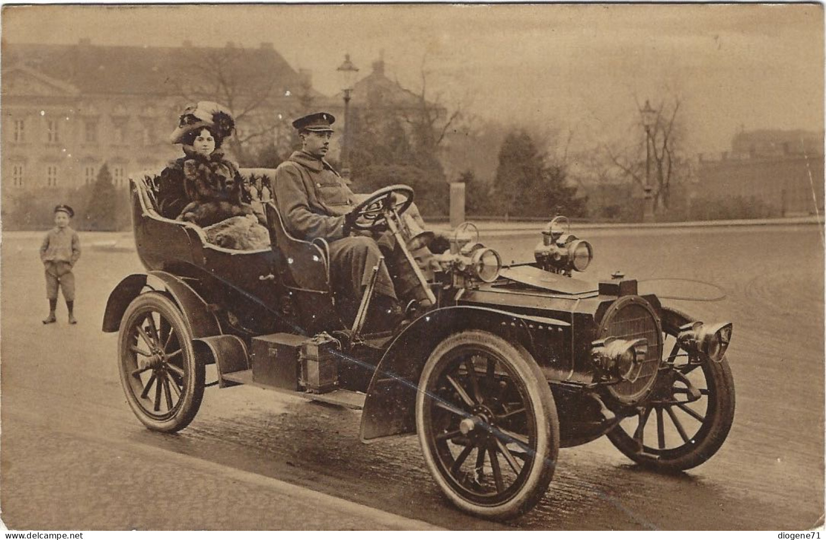 Bella Giovane Donna Alla Moda Nella Sua Vecchia Macchina Con Autista 1907 Italia Automobile Oldtimer - PKW