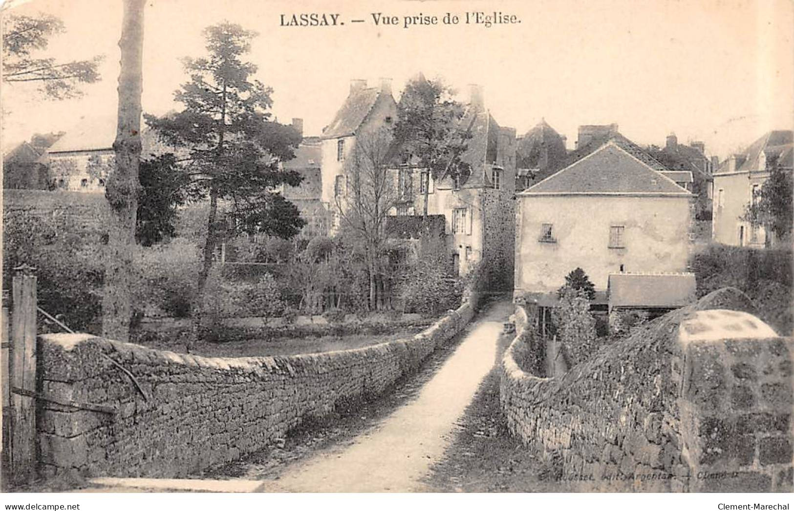 LASSY - Vue Prise De L'Eglise - Très Bon état - Lassay Les Chateaux