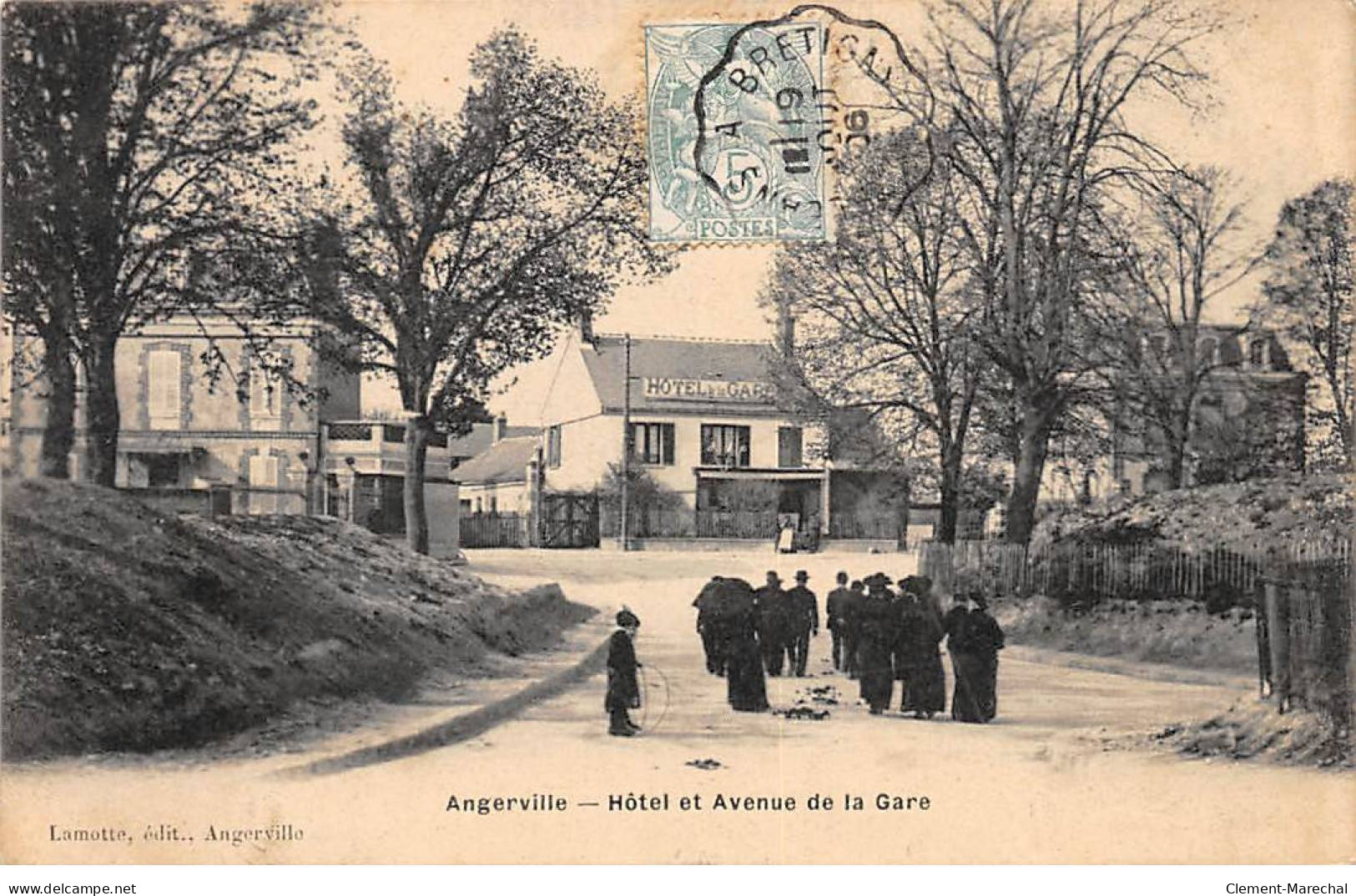 ANGERVILLE - Hôtel Et Avenue De La Gare - Très Bon état - Angerville