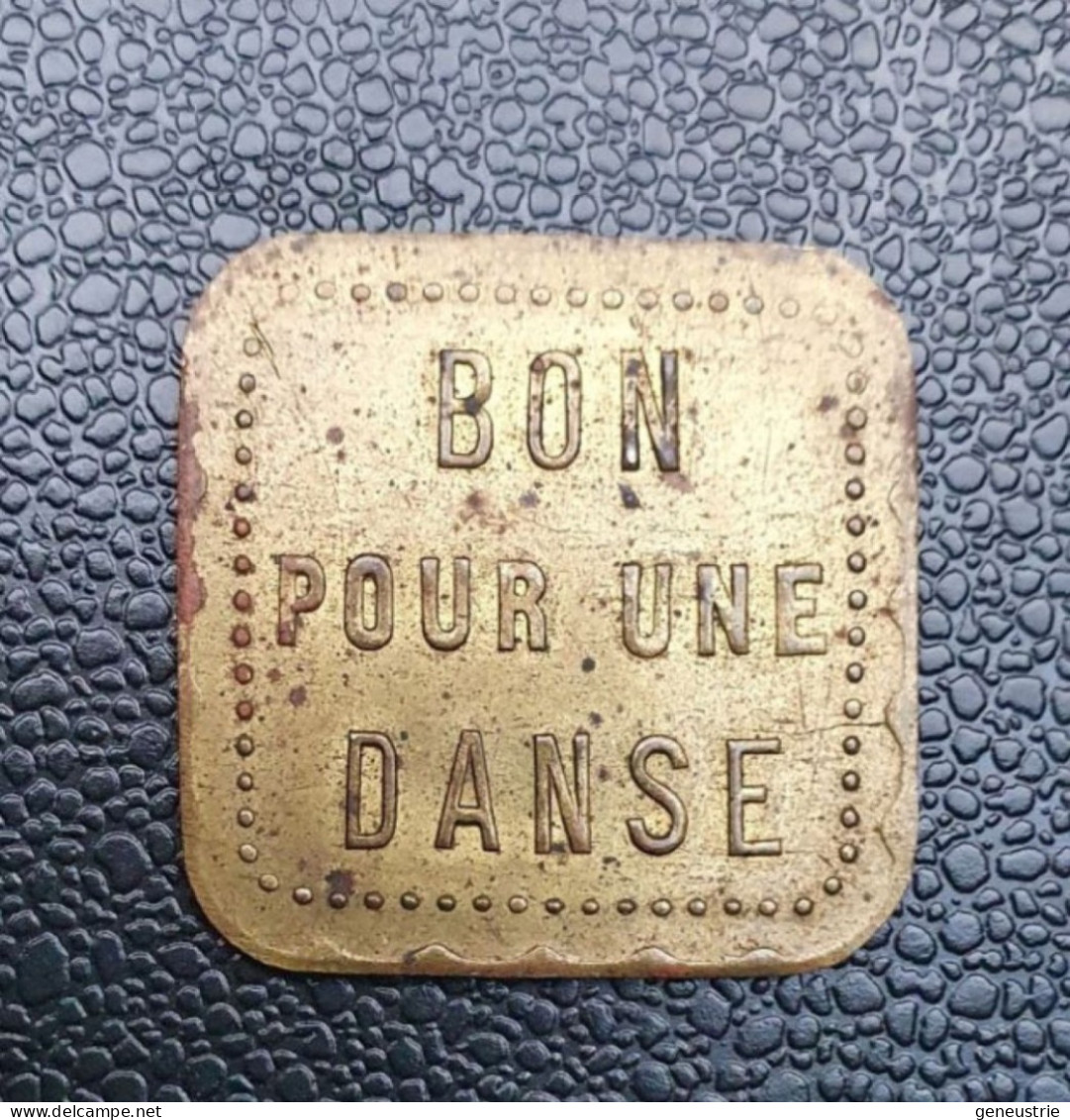 Jeton De Bal "Bon Pour Une Danse / Bal Musette Du Pont De Suresnes - Aux Sports" - Monétaires / De Nécessité
