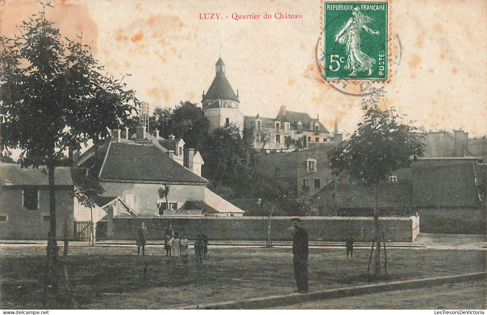 FRANCE - Luzy - Quartier Du Château - Vue Panoramique - Les Gens Du Village - Carte Postale Ancienne - Chateau Chinon