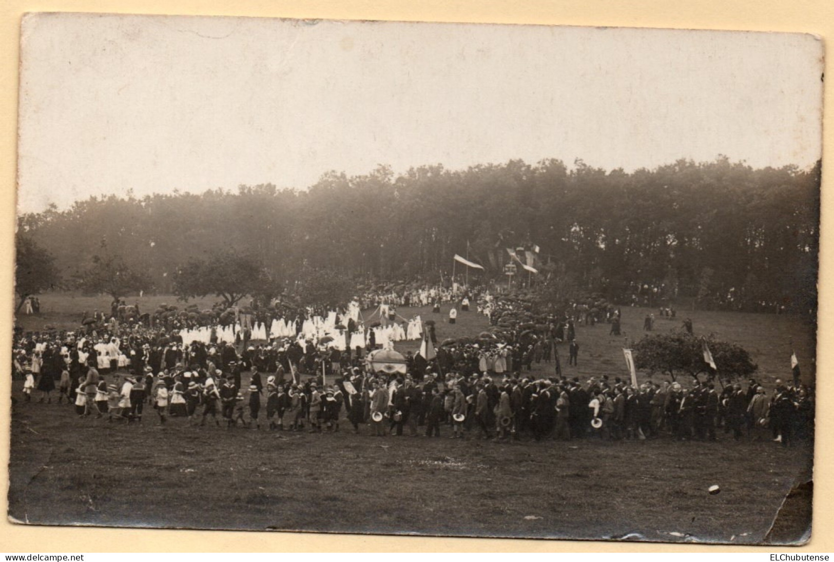 Cpa Photo Foule Procession Religieuse Dans Prairie Années 1910 à Situer - Demonstrationen