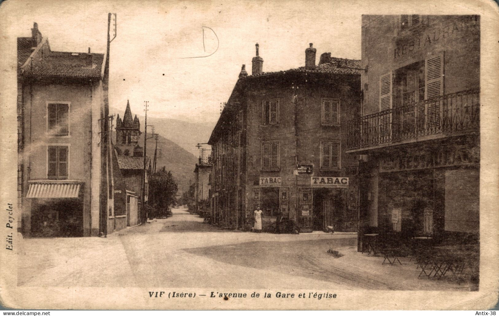 N45 - 38 - VIF - Isère - L'Avenue De La Gare Et L'Église - Vif