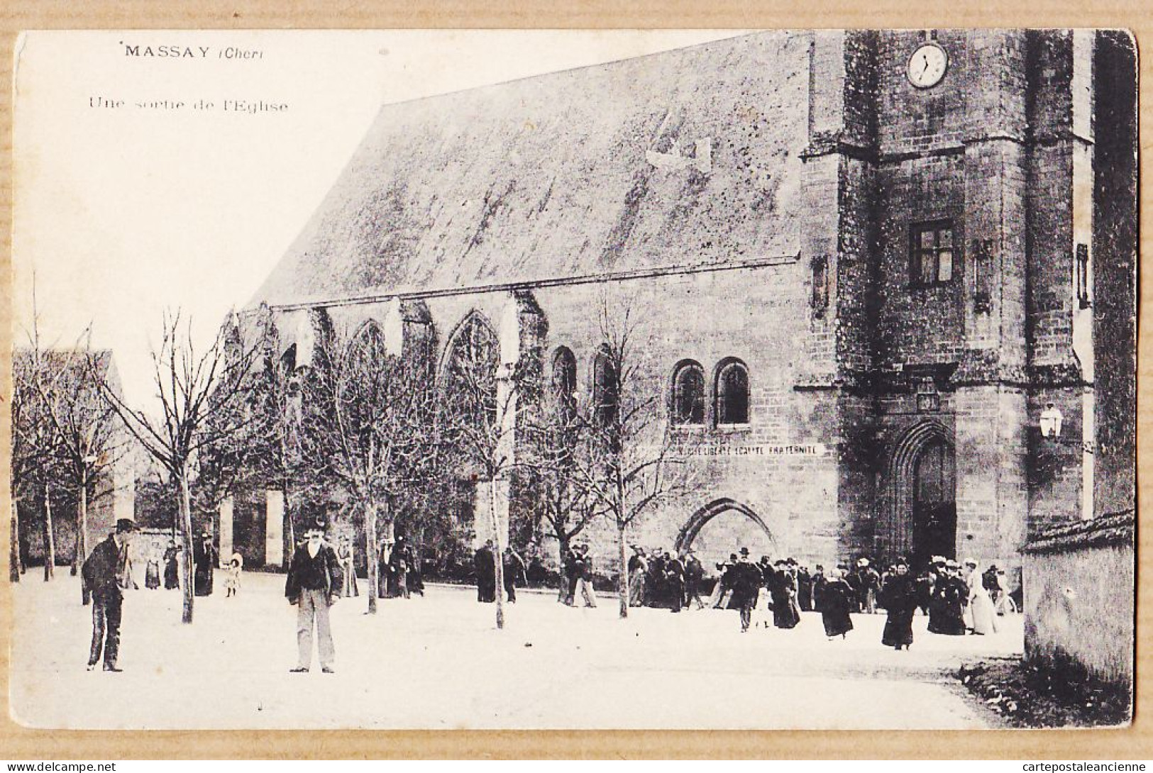 14407 / Peu Commun MASSAY 18-Cher Une Sortie D' Eglise ( Inscription Liberté-Egalité-Fraternité Fronton )1910s  - Massay