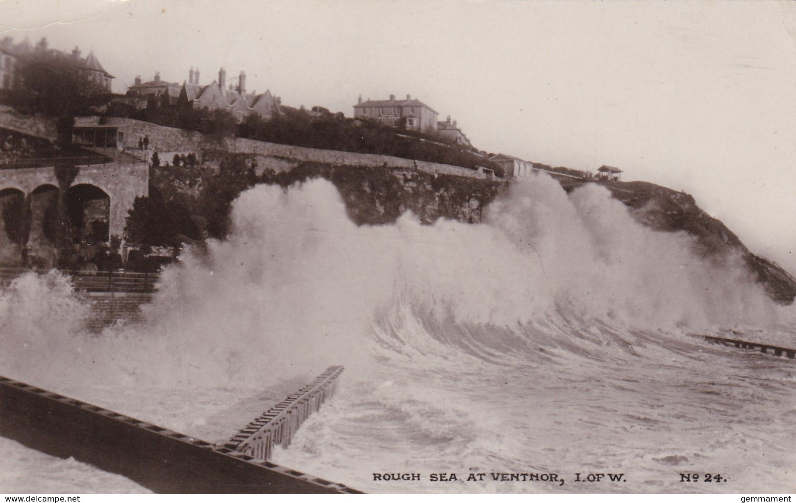 VENTNOR - ROUGH SEA - Ventnor