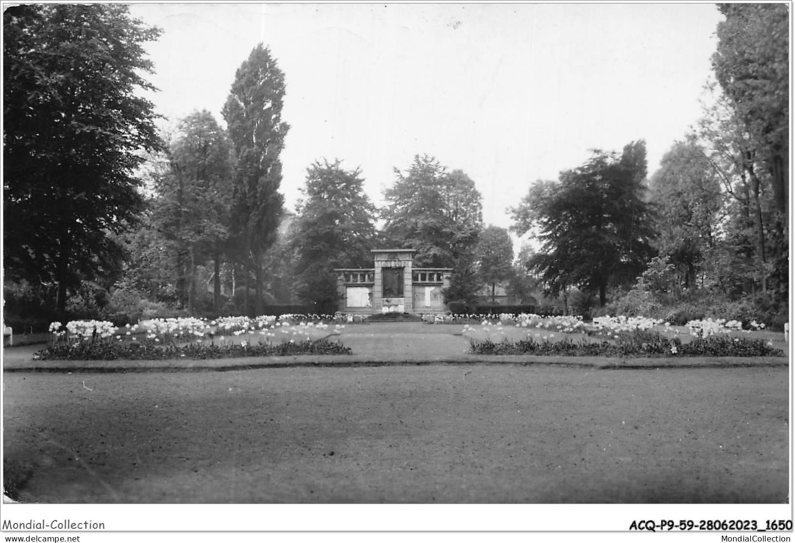 ACQP9-59-0832 - LOMME - Jardin Public Et Monument Aux Morts - Lomme