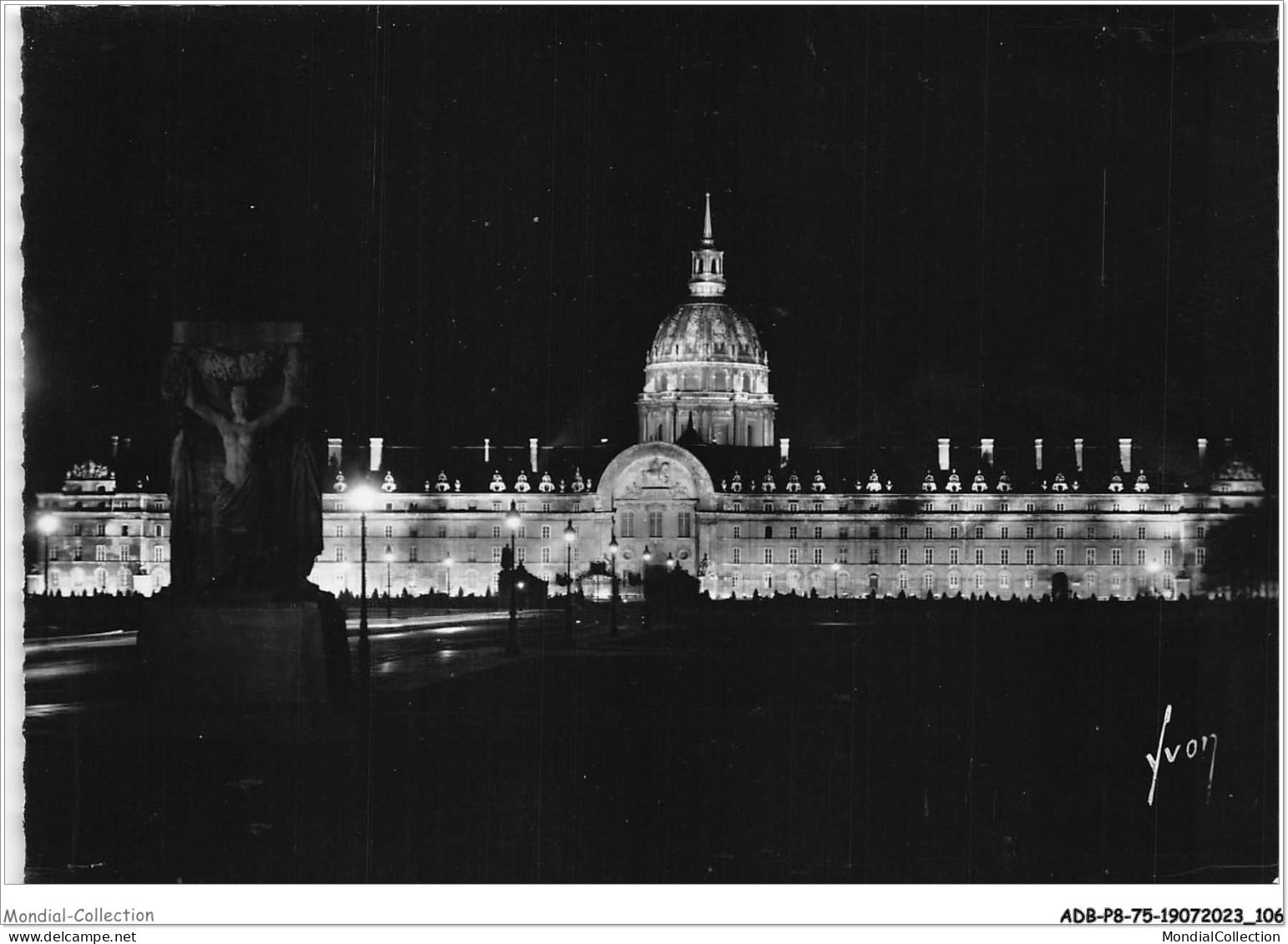 ADBP8-75-0689 - PARIS - L'hôtel Des Invalides Vu De L'esplanade  - París La Noche