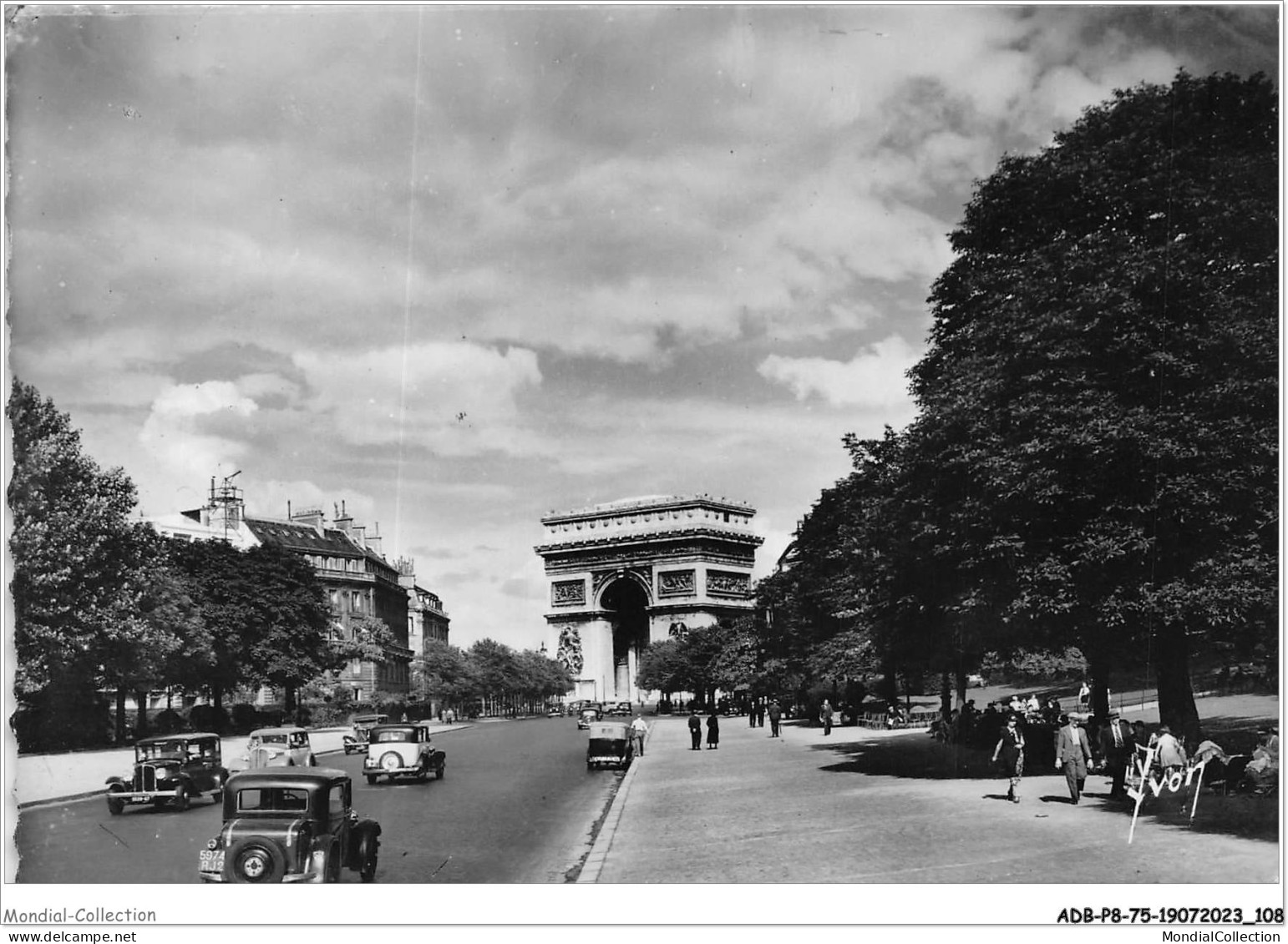 ADBP8-75-0690 - PARIS - L'avenue Foch - Transport Urbain En Surface