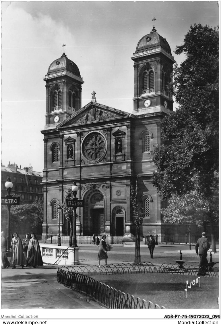 ADBP7-75-0611 - PARIS - église Saint-françois Xavier  - Eglises