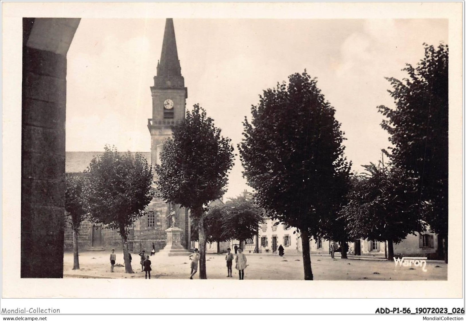 ADDP1-56-0014 - CLEGUEREC - L'église Et La Place - Cleguerec