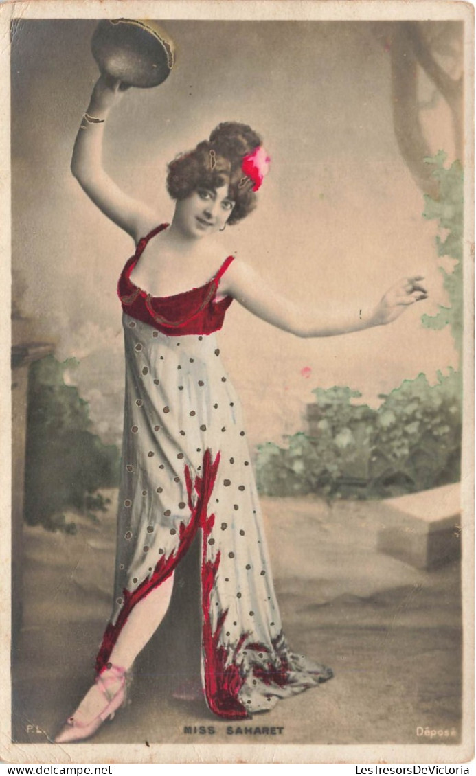 FANTAISIES - Femmes - Une Femme En Train De Danger - Miss Saharet - Carte Postale Ancienne - Frauen