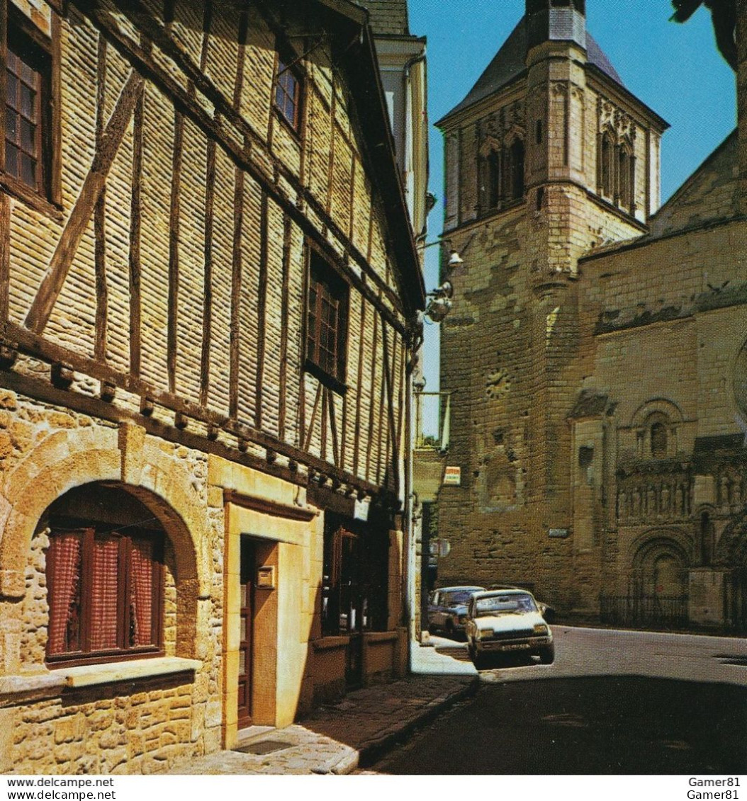 Renault 5TL Volvo 144 Citroen Dyane - THOUARS - Vieilles Maisons à Pans De Bois Et L'église St-Médard XIIe Siècle - PKW