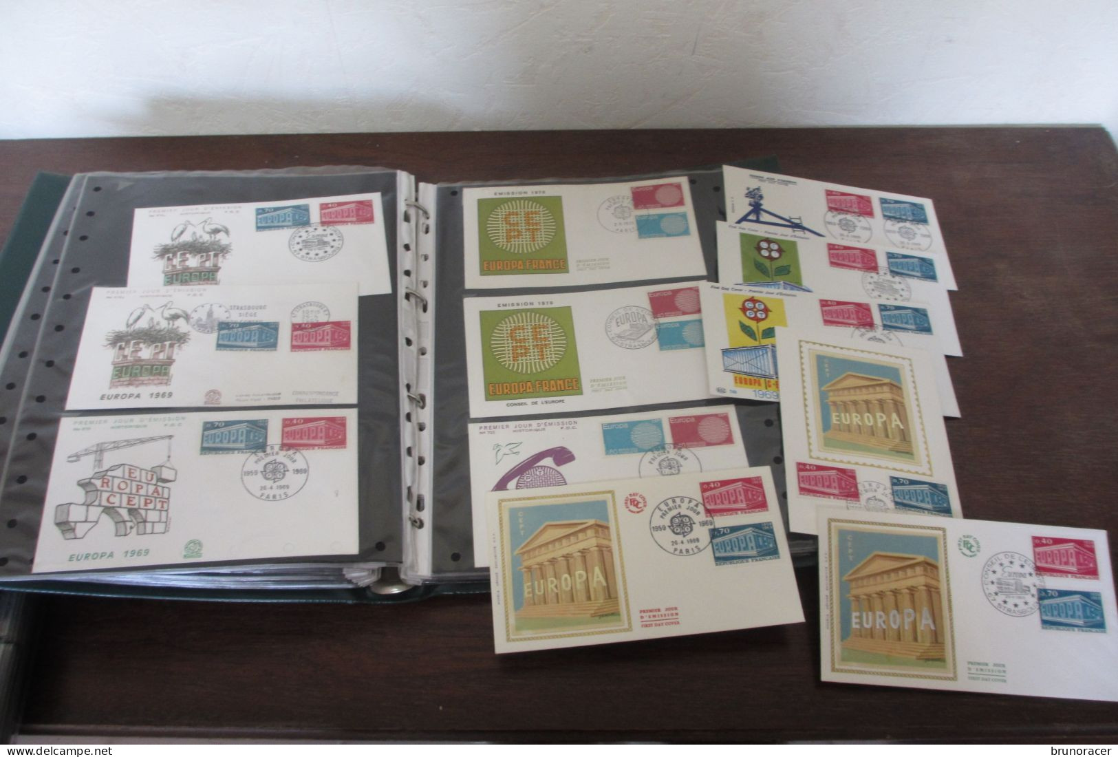 IMPORTANTE COLLECTION EUROPA SURTOUT FRANCE SUR FDC/CARTES MAXIMUM ET DOCUMENTS DANS 2 GROS CLASSEURS VOIR SCANS