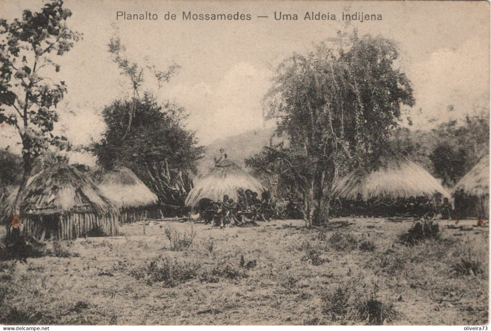 ANGOLA - PLANALTO DE MOSSAMEDES - Uma Aldeia Indigena - Angola