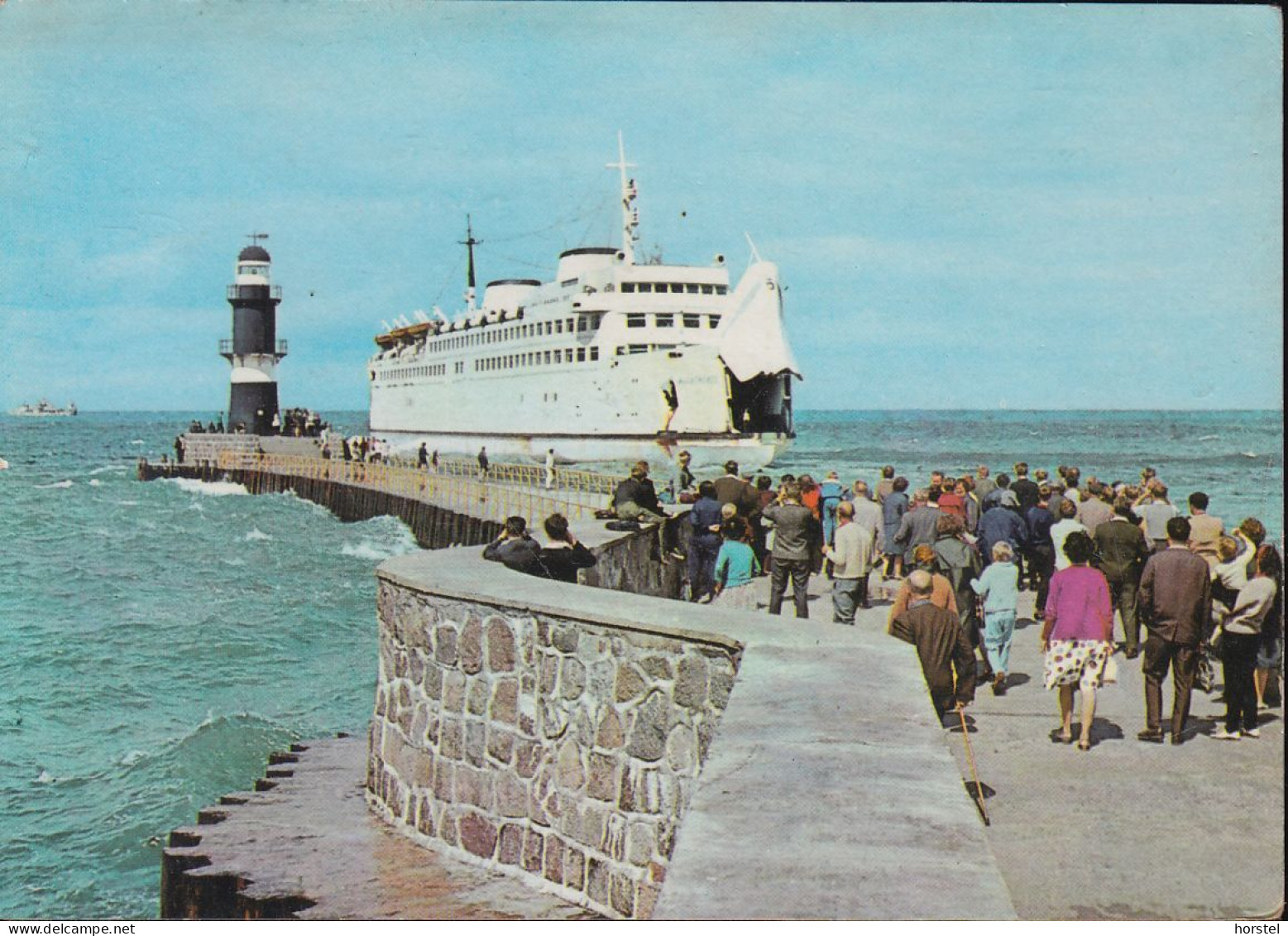 D-18546 Sassnitz - Ferry - Fähre "Warnemünde" Passiert Die Mole Mit Offener Bugklappe - Leuchtturm - Stamp - Sassnitz