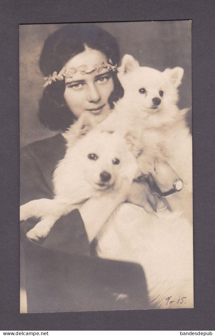 Carte Photo Guggenberger Mairovits Sibiu Romania Roumanie Princess Ileana Avec Deux Chiens  (58654) - Romania