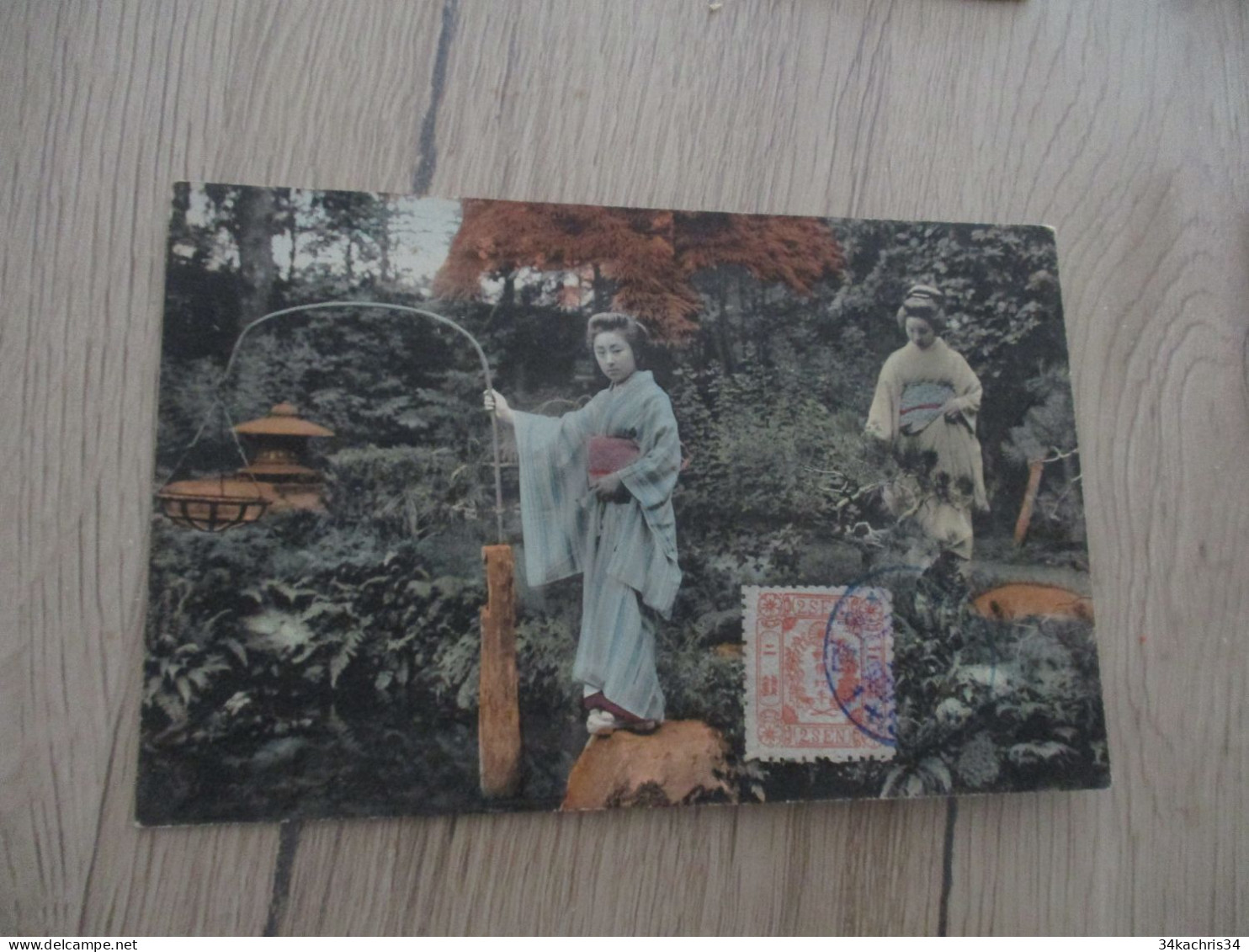 Sur CPA Japon Japan Un Timbre Ancien One Old Stamp 2 Sen - Cartas & Documentos