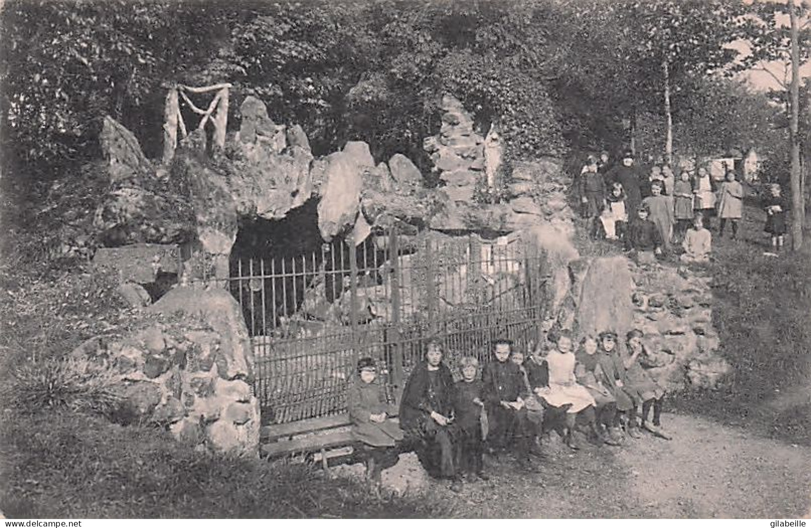 LA HULPE -grotte De N.D De Lourdes - Animée - 1920 - La Hulpe