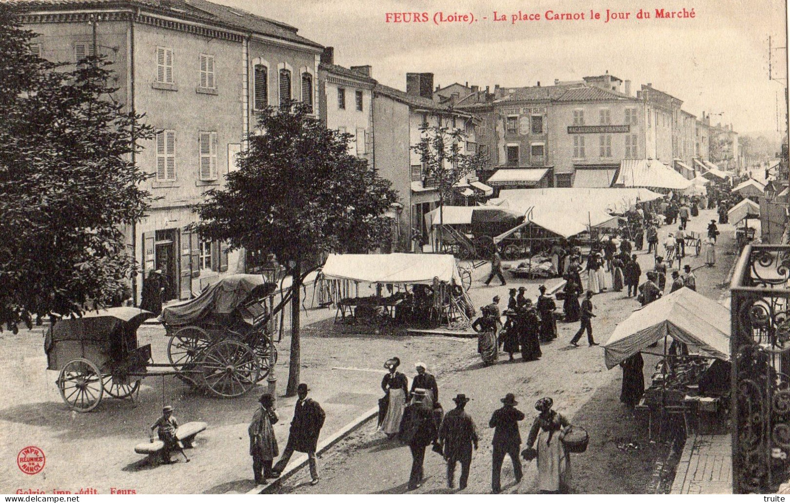 FEURS LA PLACE CARNOT LE JOUR DE MARCHE - Feurs