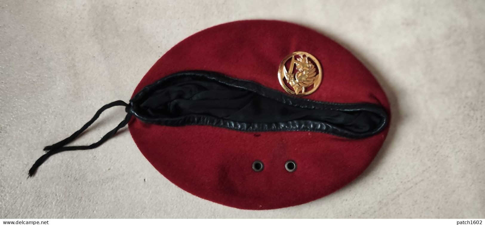 BÉRET ROUGE PARACHUTISTE DES TROUPES DE MARINE,(FRANCE) - Casques & Coiffures