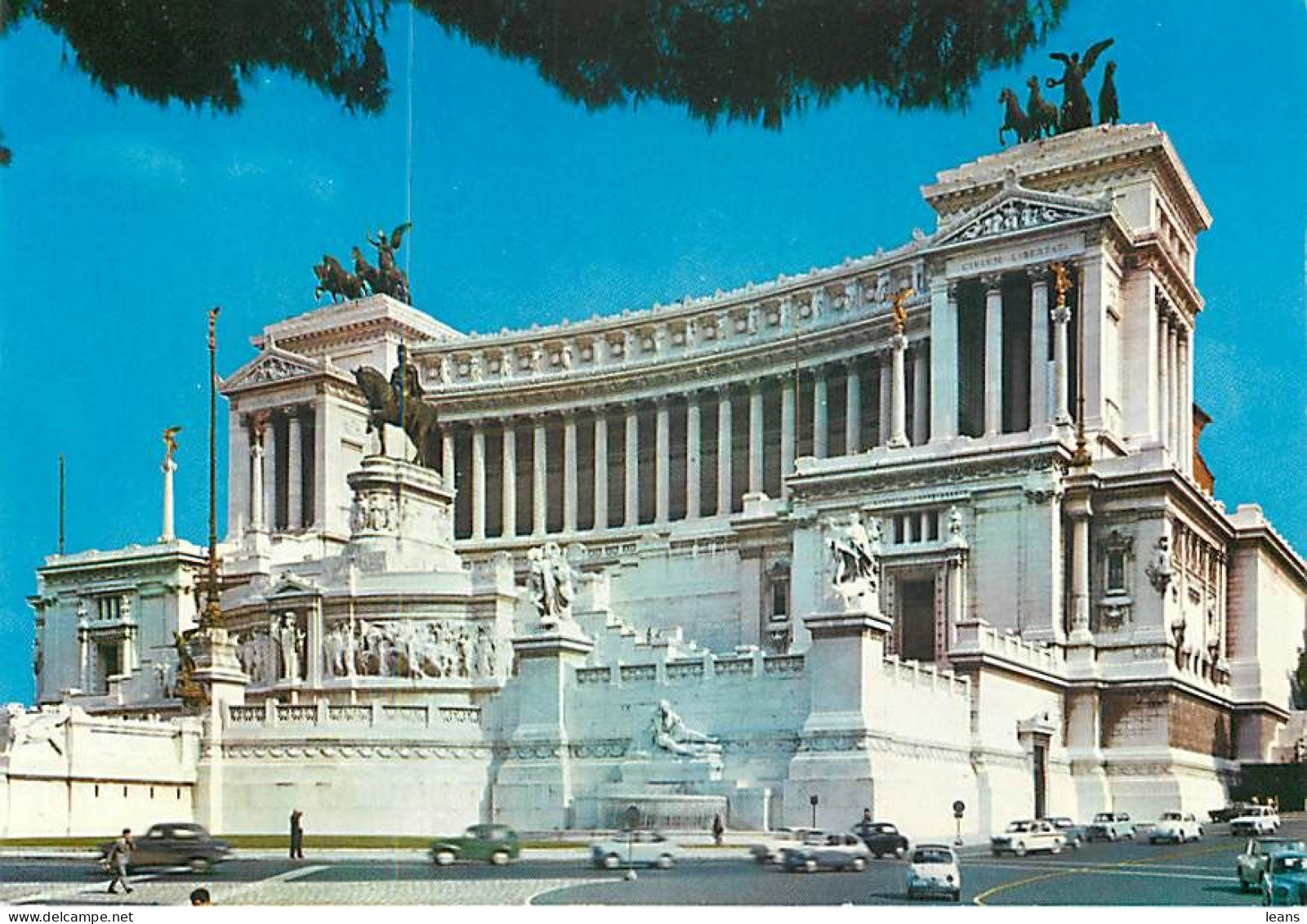 ITALIE  -  LOT DE 107 CARTES POSTALES SEMI-MODERNES