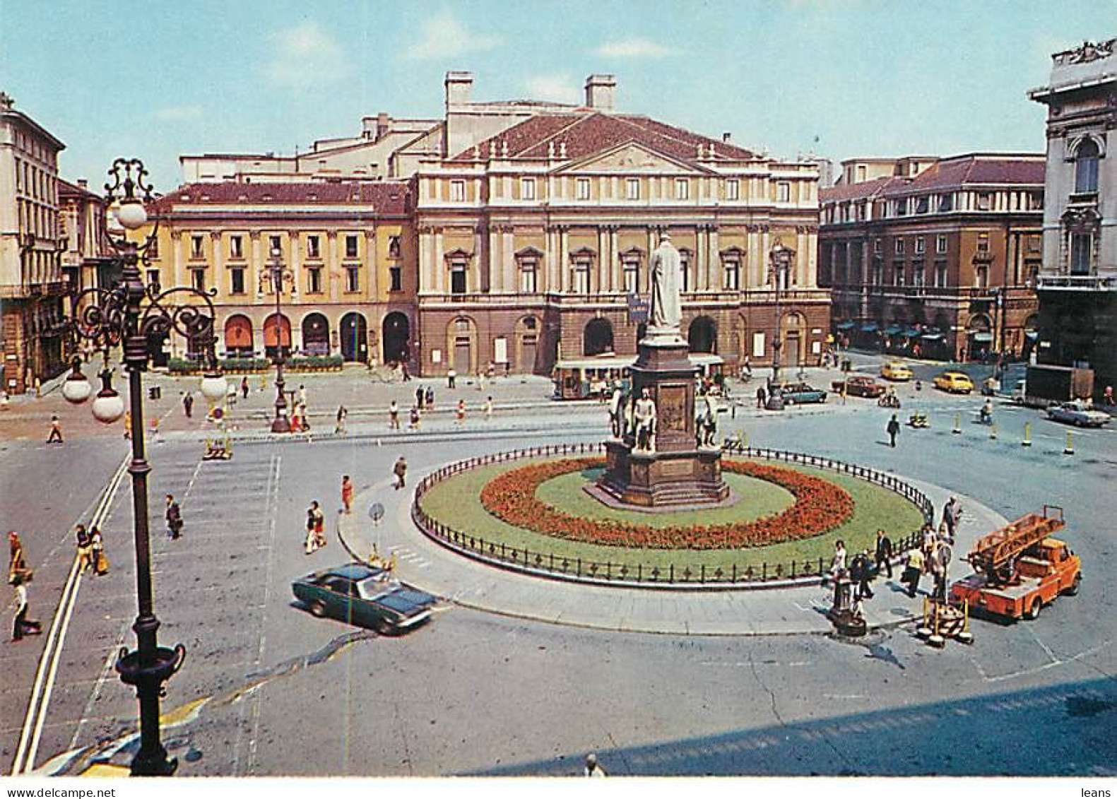 ITALIE  -  LOT DE 107 CARTES POSTALES SEMI-MODERNES