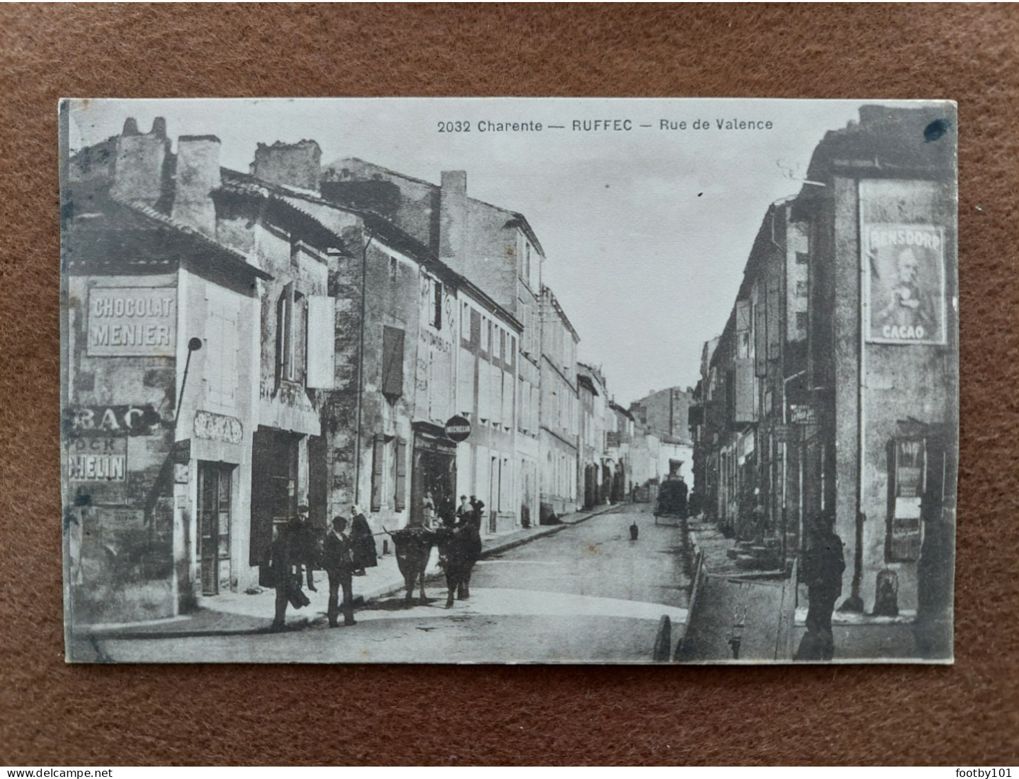 CPA   RUFFEC   Rue De Valence   N° 2032 - Ruffec