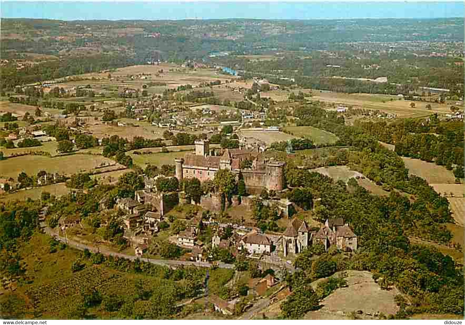 46 - Castelnau-Bretenoux - Le Château - Vue Aérienne - CPM - Voir Scans Recto-Verso - Bretenoux