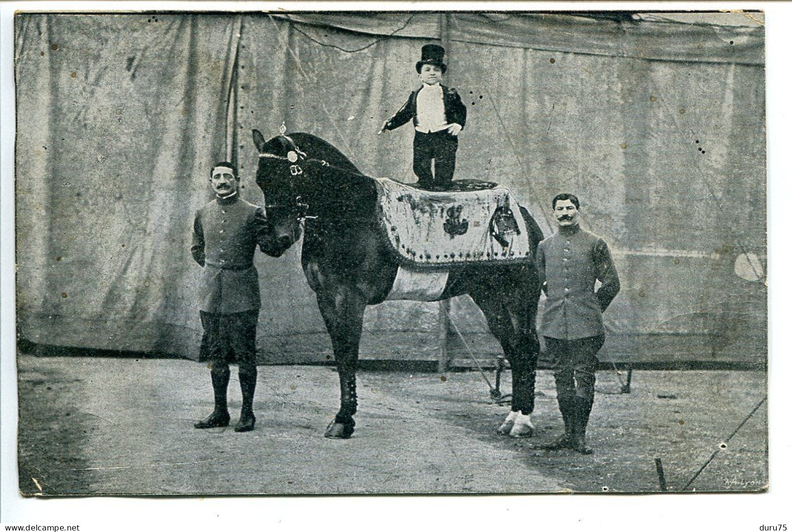 CPA Ecrite * Cirque RANCY Nain Sur Cheval Accompagné De Deux Hommes - Zirkus