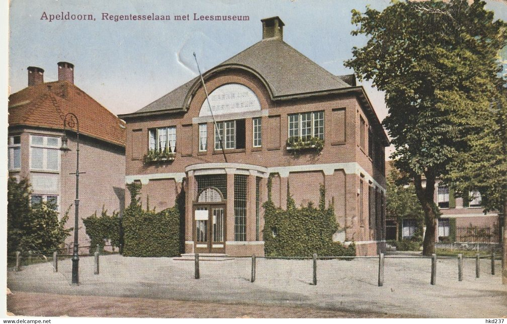 Apeldoorn Regentesselaan Met Leesmuseum # 1922    4330 - Apeldoorn