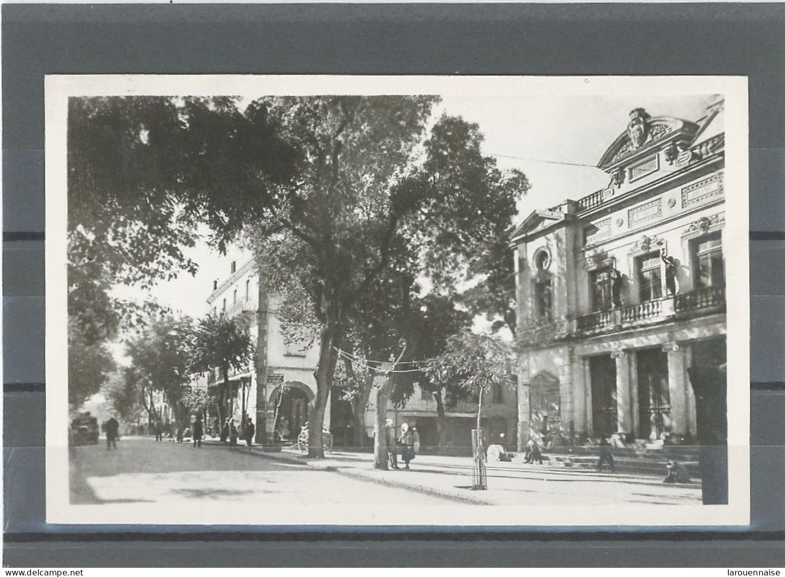 ALGÉRIE - SETIF - RUE SILLÈGUE ET LE THÉATRE - Sétif