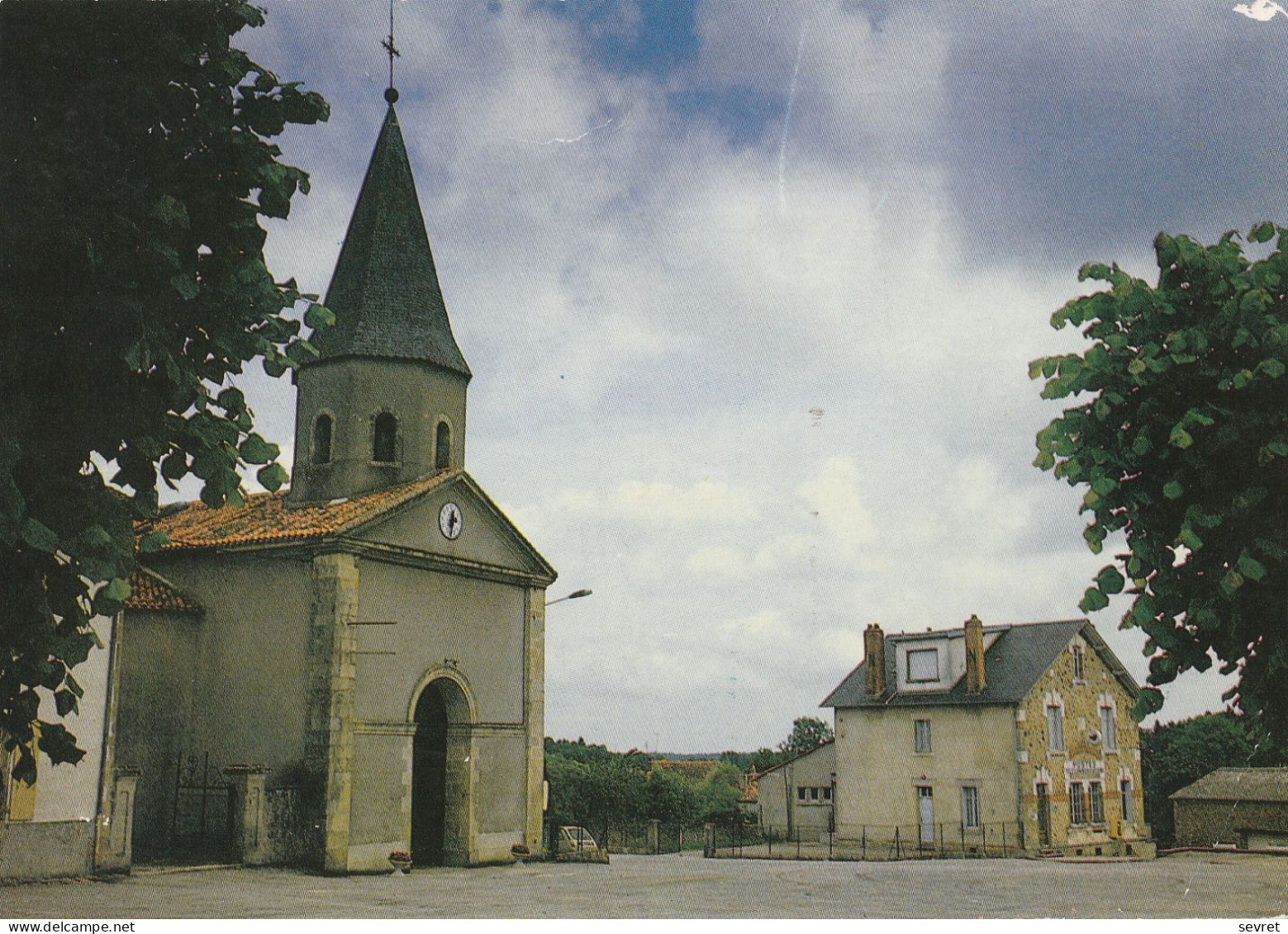 NANTIAT . - L'Eglise St-Jean-Baptiste. CPM Pas Courante - Nantiat