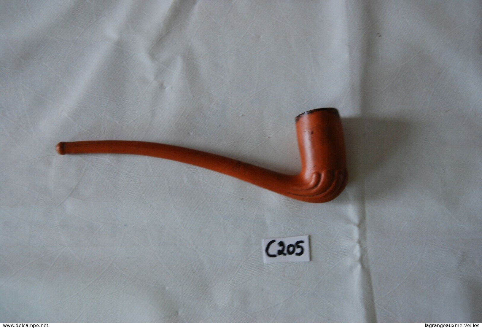 C205 Ancienne Pipe De Couleur Rouge - Terre De Pipe - Scouflaire Onnaing - Andere & Zonder Classificatie
