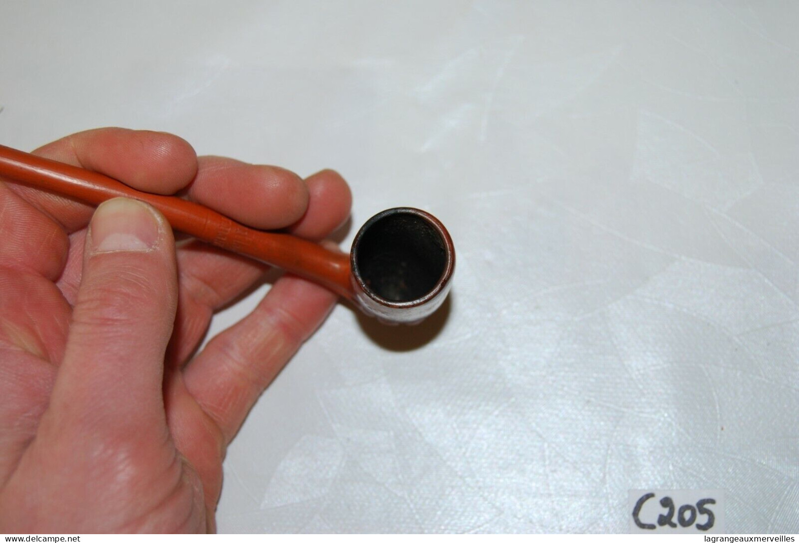 C205 Ancienne Pipe De Couleur Rouge - Terre De Pipe - Scouflaire Onnaing - Altri & Non Classificati