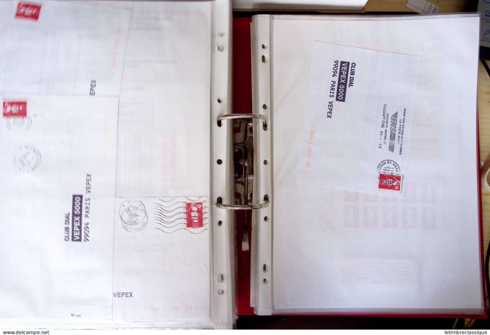 **,lettre Collection de TVP Briat rouges plupart autocollants dans un classeur de bureau rouge : plus de 280 TVP neufs (