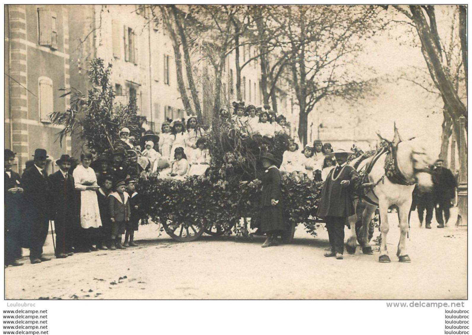 CARTE PHOTO FETE DE VILLAGE - A Identifier