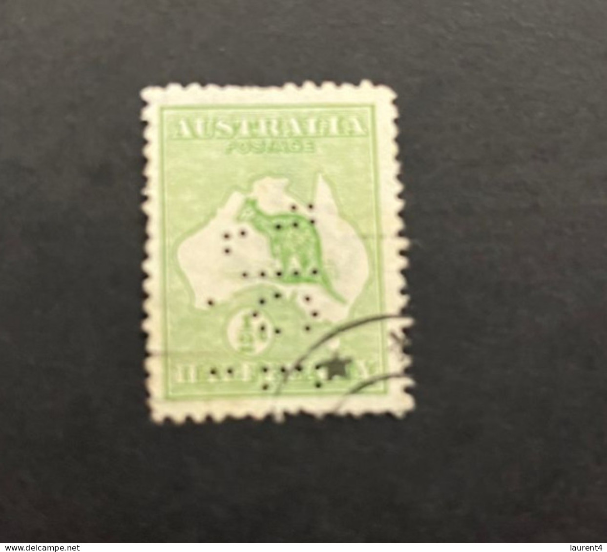 23-3-2024 (stamp) Kangaroo & Map Australia Perforated Stamps / Perfins Stamps / Timbres Perfinés (as Seen On Scan) - Perforadas