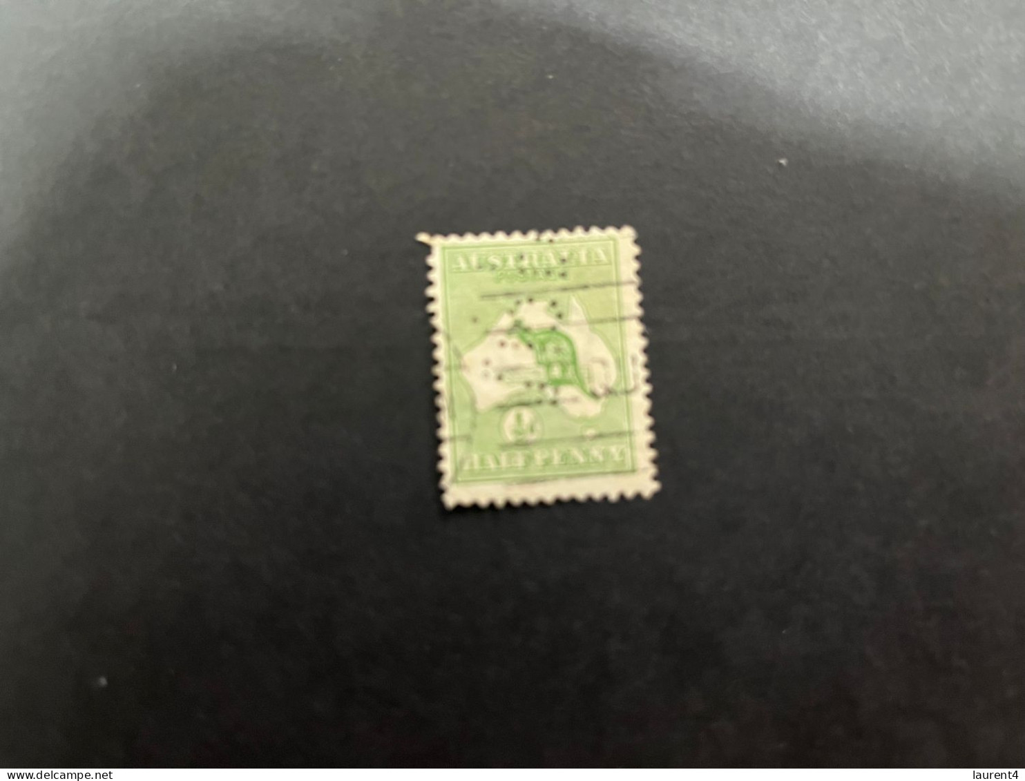 23-3-2024 (stamp) Kangaroo & Map Australia Perforated Pair Stamps / Perfins Stamps / Timbres Perfinés (as Seen On Scan) - Perforadas