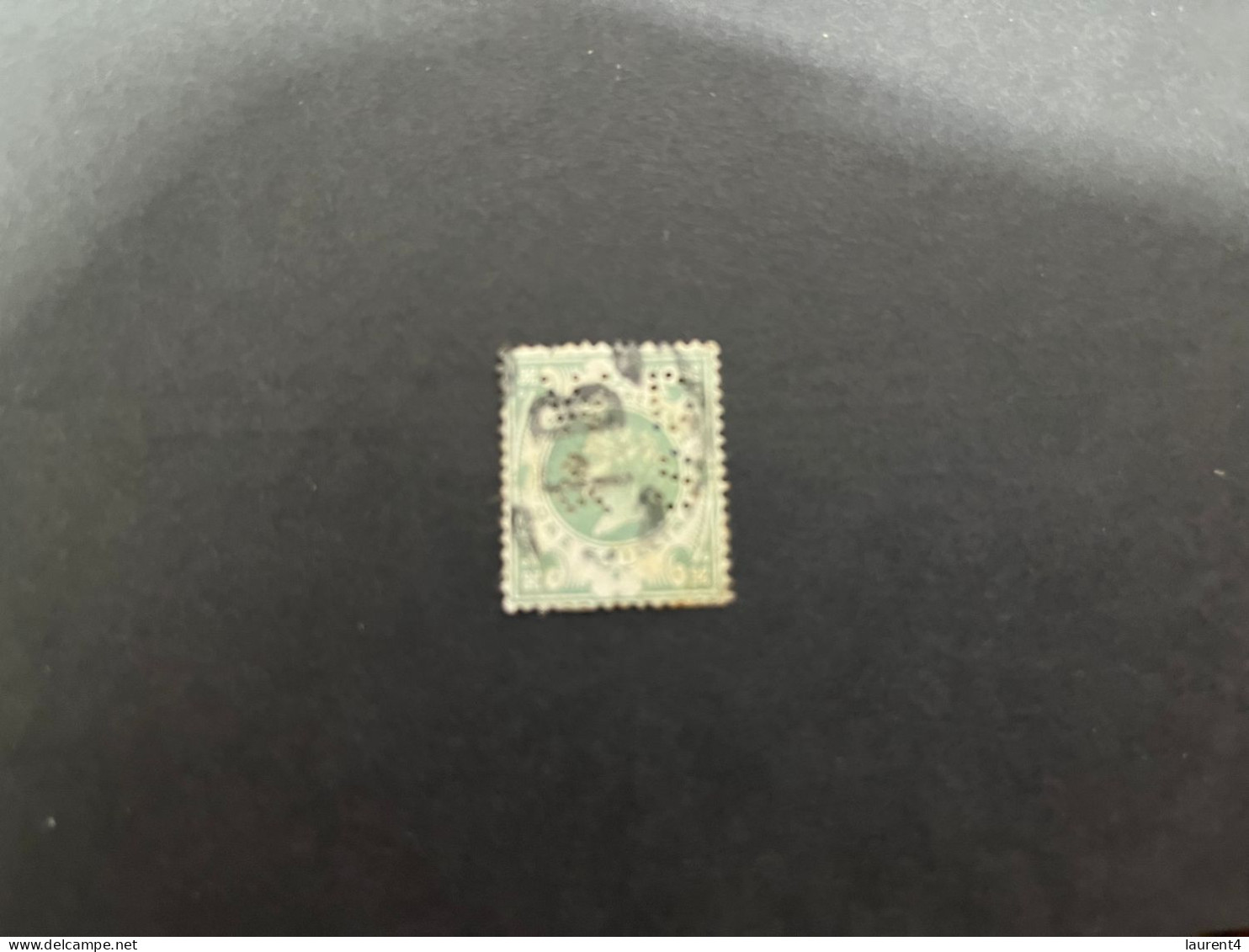23-3-2024 (stamp) UK - Queen - Perfins - Ongetand