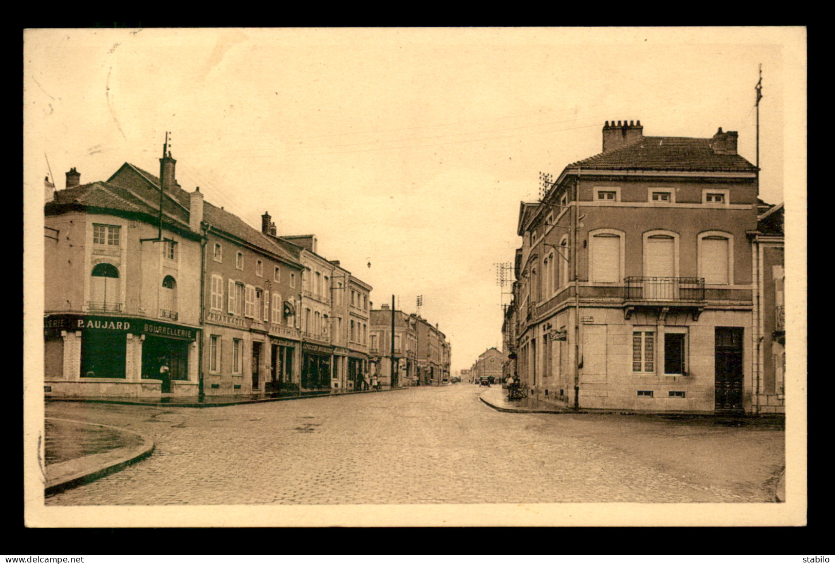 55 - ETAIN - RUE RAYMOND POINCARE - BOURELLERIE P. AUJARD -  EDITEUR COLLETTE - Etain