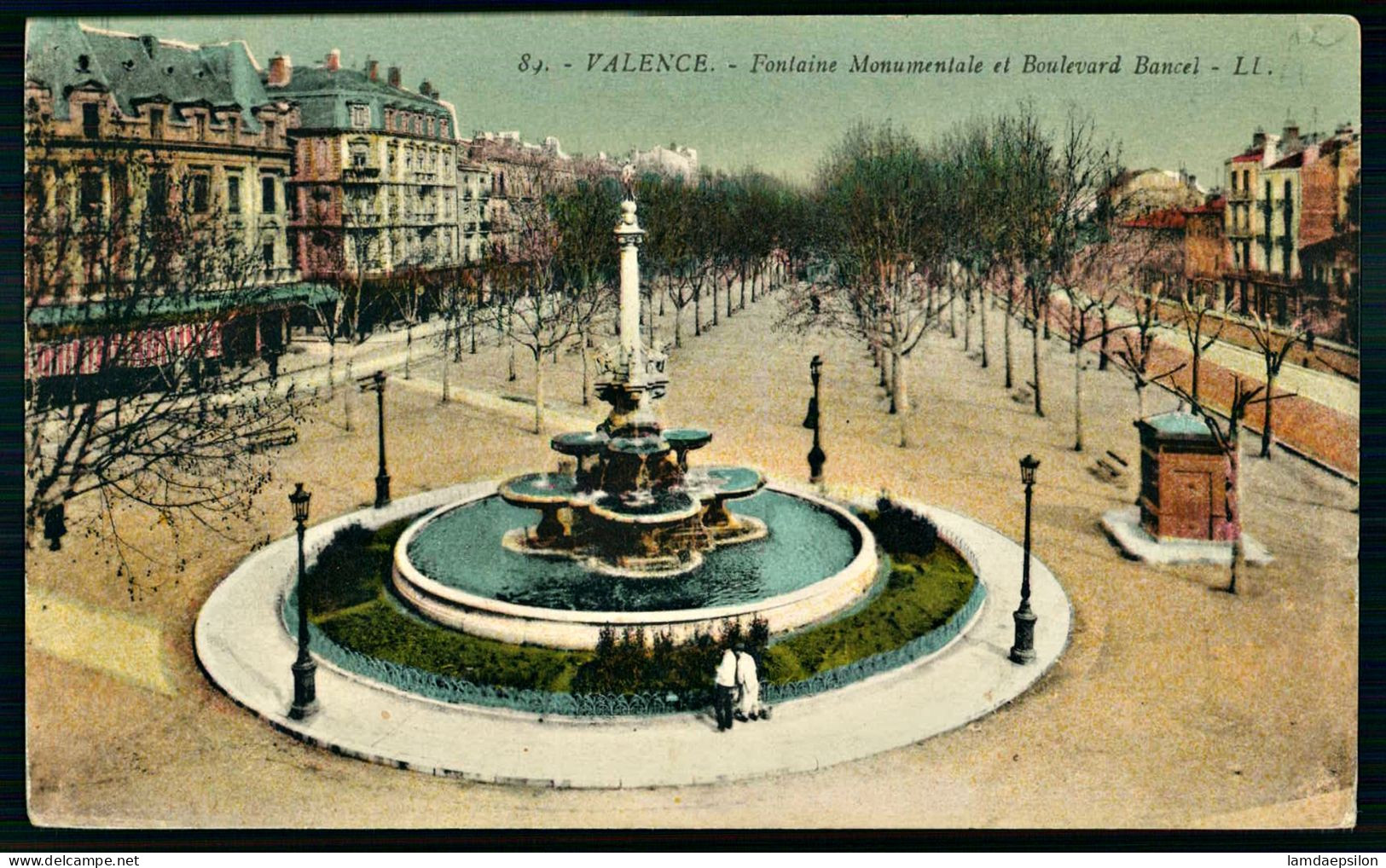 A69  FRANCE CPA VALENCE - FONTAINE MONUMENTALE ET BOULEVARD BANCEL - Collections & Lots