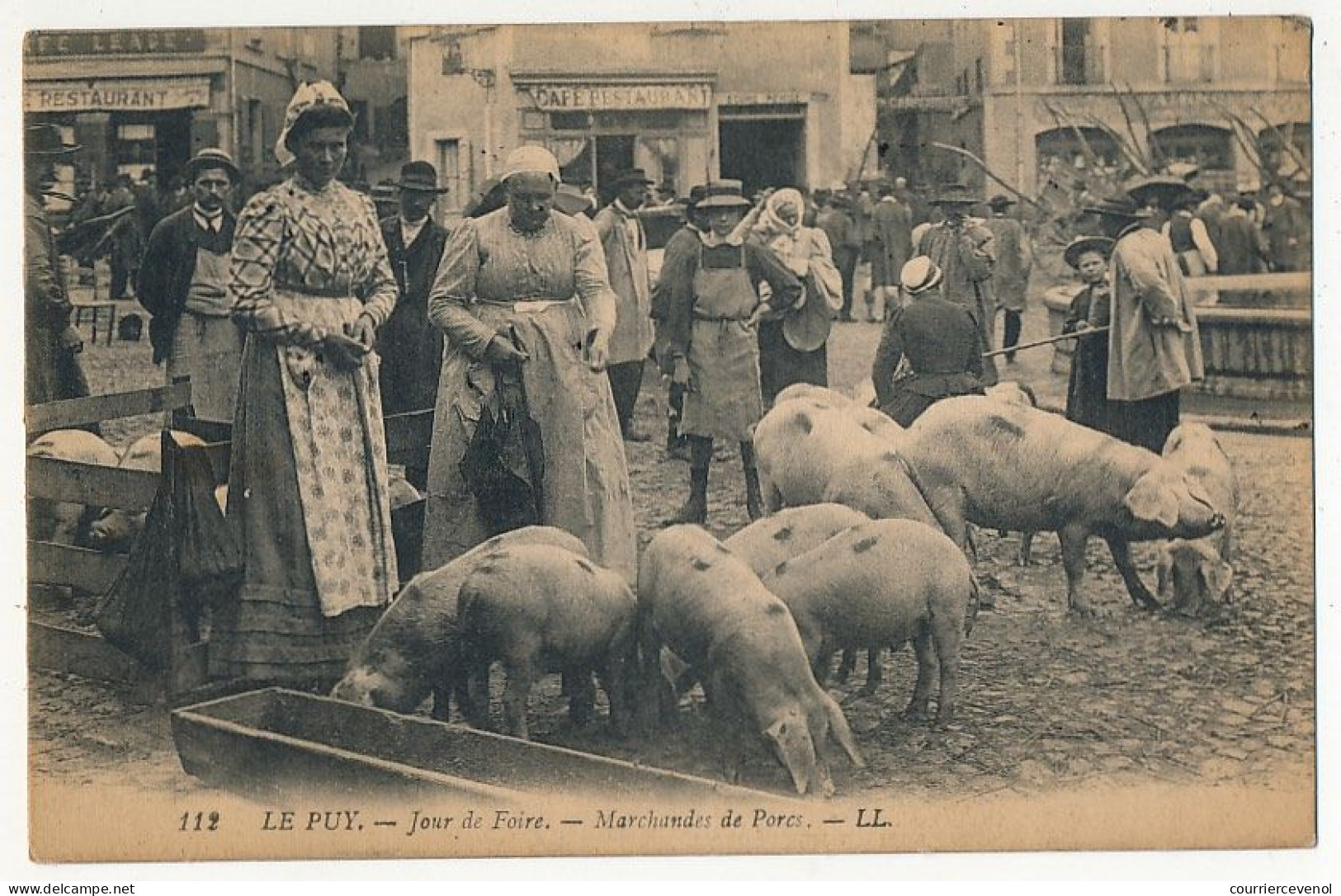 CPA - LE PUY EN VELAY (Haute Loire) - Jour De Foire - Marchandes De Porcs - Le Puy En Velay